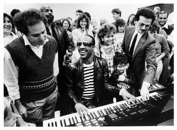 Ray Kurzweil και Stevie Wonder: Ιδρυτές της εταιρίας στο www.zaranikas.gr