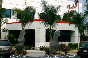 California, USA: Τα Κεντρικά Γραφεία της Fender, 2020 στο www.zaranikas.gr
